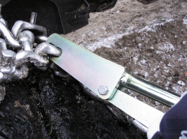 Tire-goupille pour chaîne antidérapante